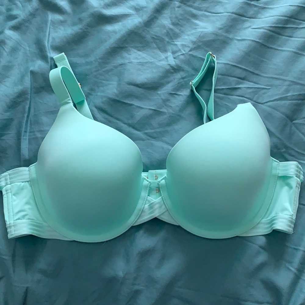 Brand new-mint t-shirt bra. Never worn!